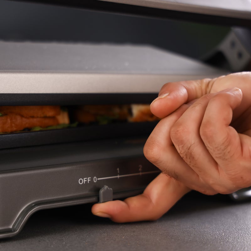 Geepas 2000 W Grill Maker- GGM36539/ Fixed Die Cast Plates, Non-Stick for Easy Release and Quick Cleanup and Heat Up/ Cool Touch Handle, Perfect for Grilled Sandwiches, BBQ Design, Fit Any Type or Size of Food, Meat, Snack/ Black and Silver, 2 Years Warranty 4 Slices 2000 W GGM36539 BLACK AND SILVER - Image 3