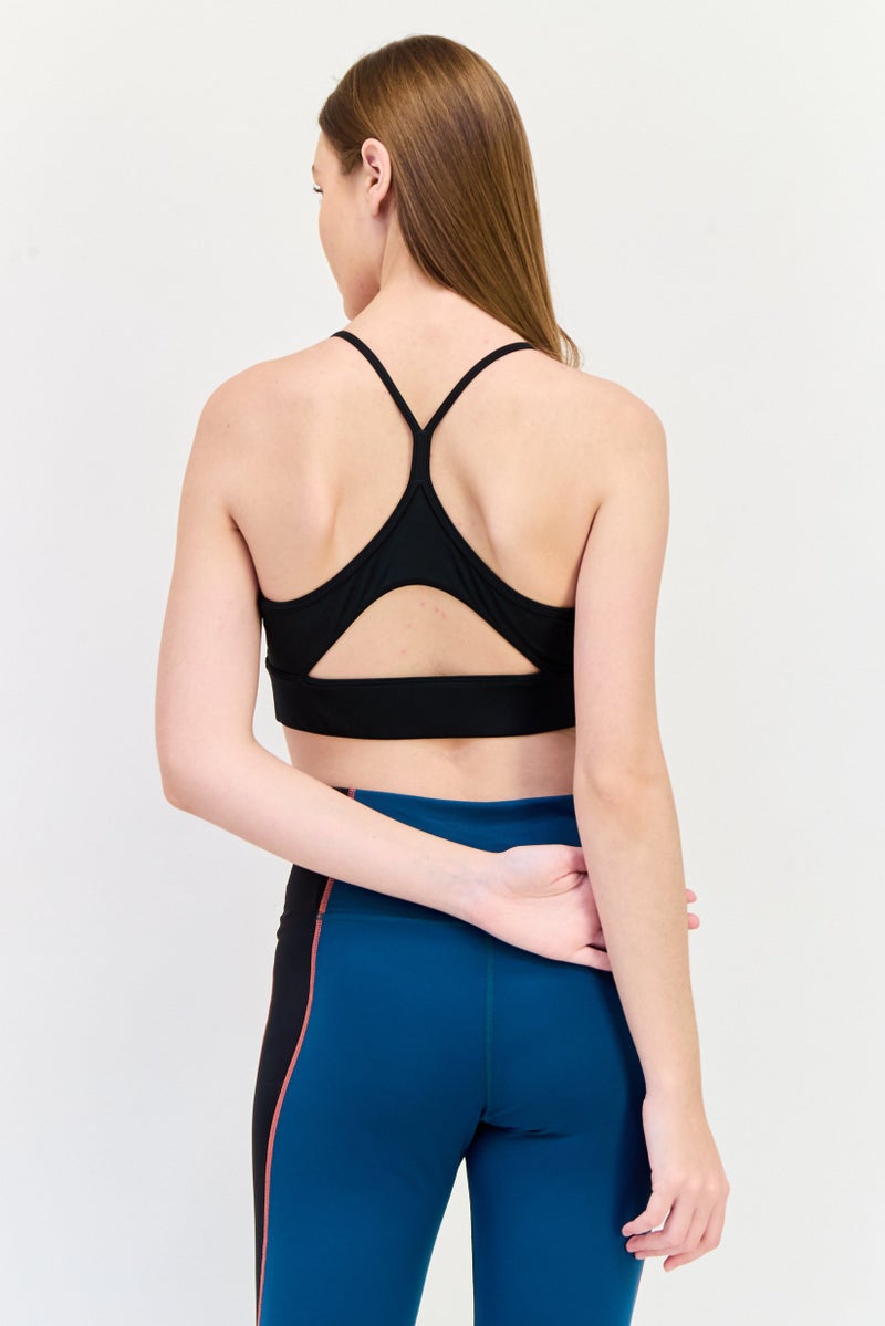 Reebok حمالة صدر رياضية مبطنة بشعار العلامة التجارية للنساء، سوداء - Image 2