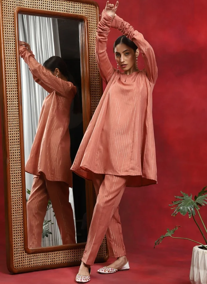 أيه كيه إس طقم كورتا مخطط باللون الصدئ للنساء