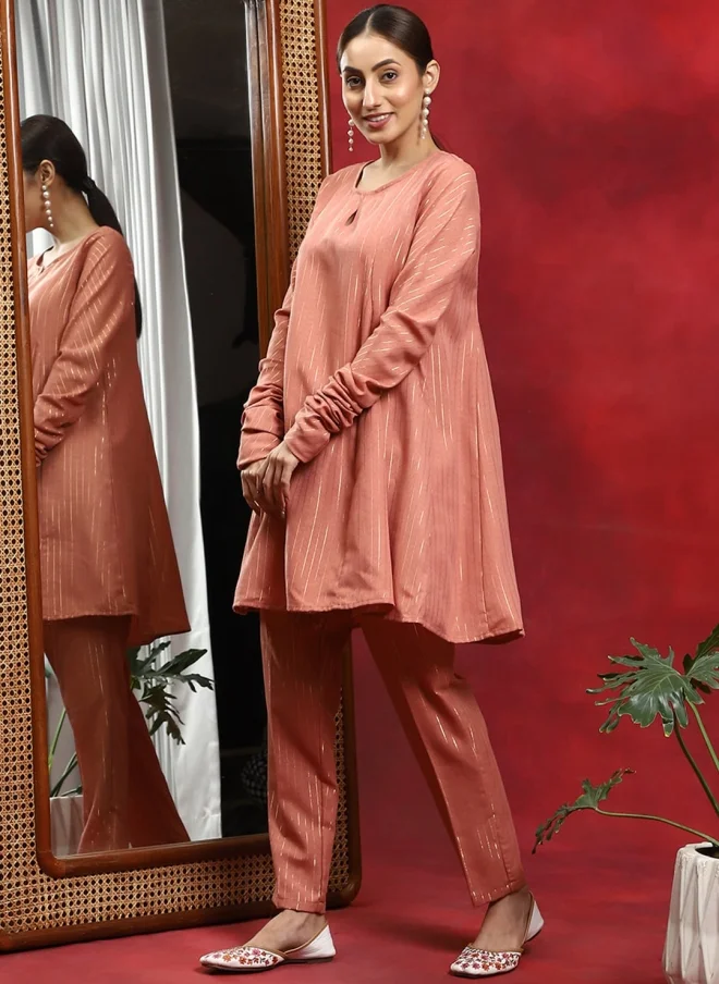 أيه كيه إس طقم كورتا مخطط باللون الصدئ للنساء