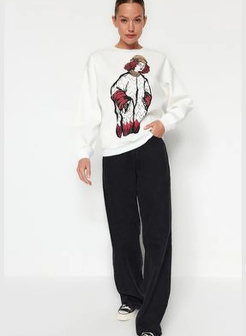 trendyol Ecru Regular/Regular Pattern Printed Sweater Detailed Knitted Sweatshirt with Fleece Inside TWOAW24SW00220.