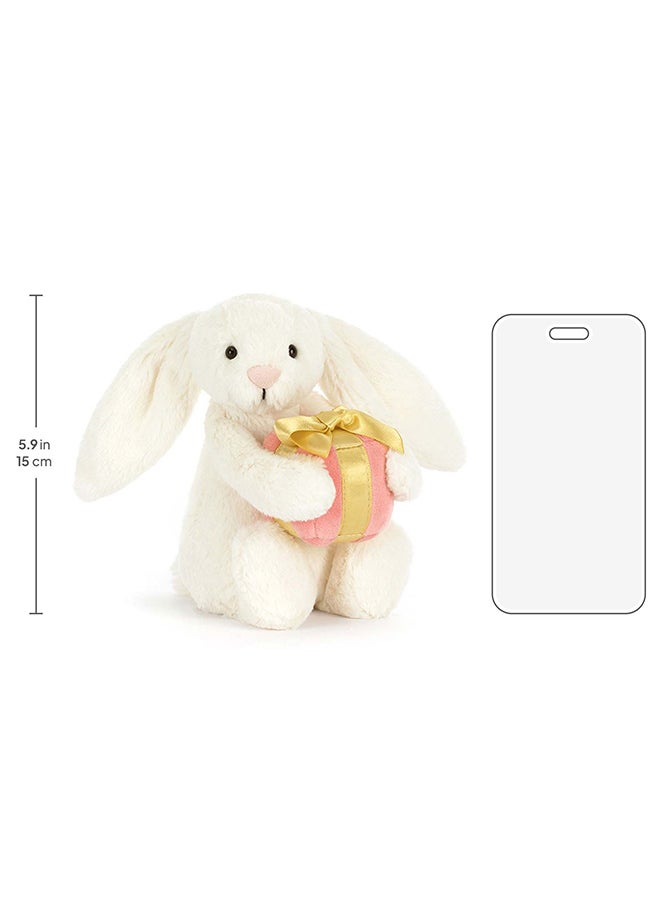 Jellycat أرنب خجول مع هدية 15 سم، أرنب قشدي ناعم يحمل هدية، لعبة هدية لطيفة للأطفال والرضع والمناسبات الخاصة - Image 2