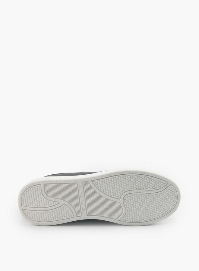 حذاء رياضي نسائي برباط ونقش شعار