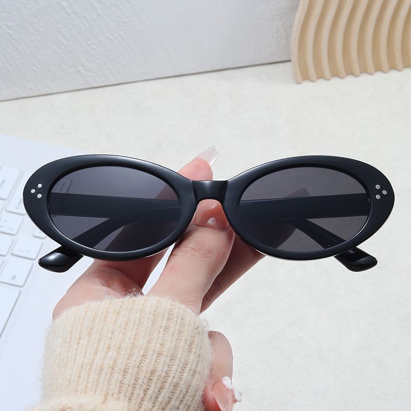 Polygon Sunglasses With Rivets UV Protection For Men Women - Image 2