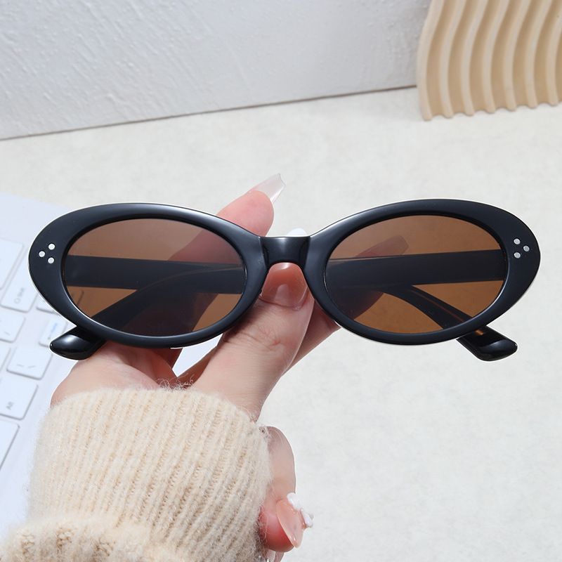 Polygon Sunglasses With Rivets UV Protection For Men Women - Image 3