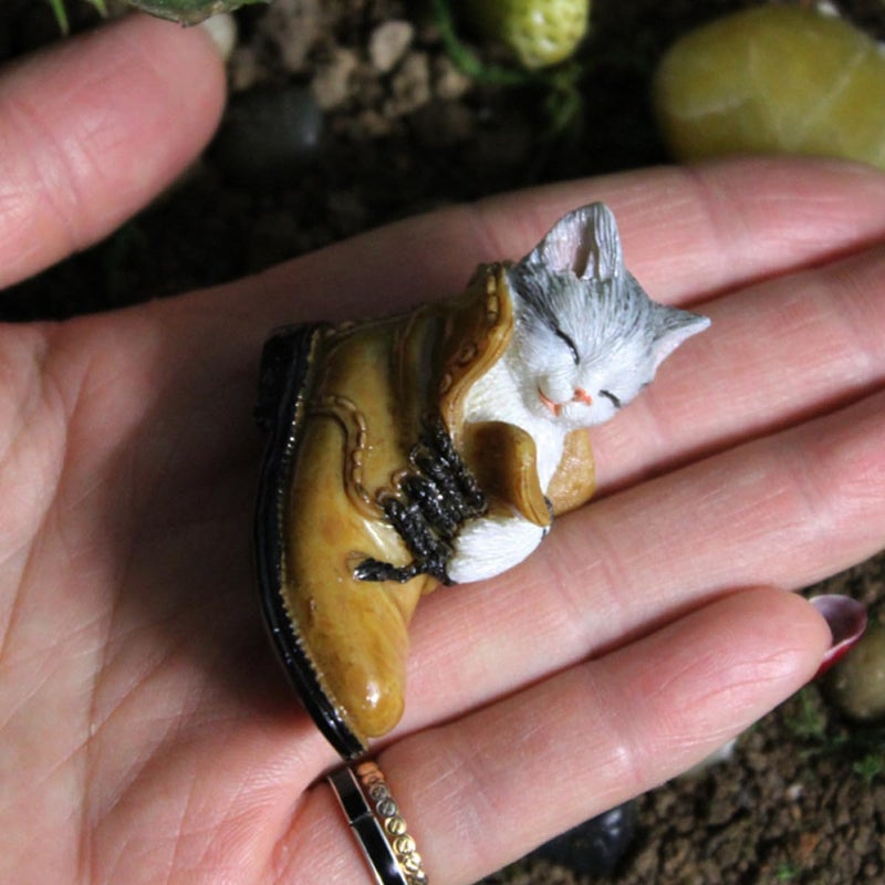 SHOWERORO 2pcs Resin Cat Figurines Miniature Garden Statues Bonsai Decorations for Patio Lawn Micro Landscape Ornaments Creative Table Resin Decor - Image 5