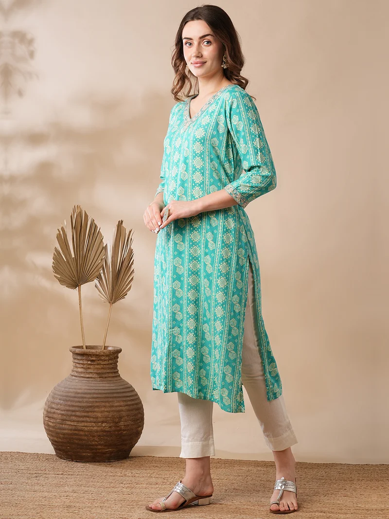 جلو باص جلوبس تونيك نسائي مطبوع بنقوش عرقية بياقة على شكل حرف