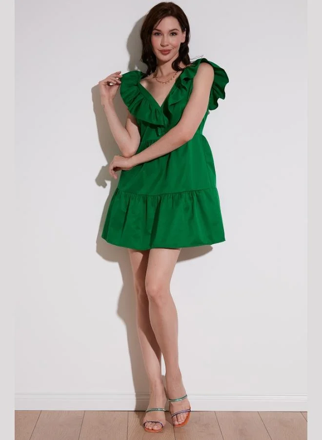 ليلا فستان قصير بياقة على شكل حرف  وتفاصيل قطنية من الخلف للنساء