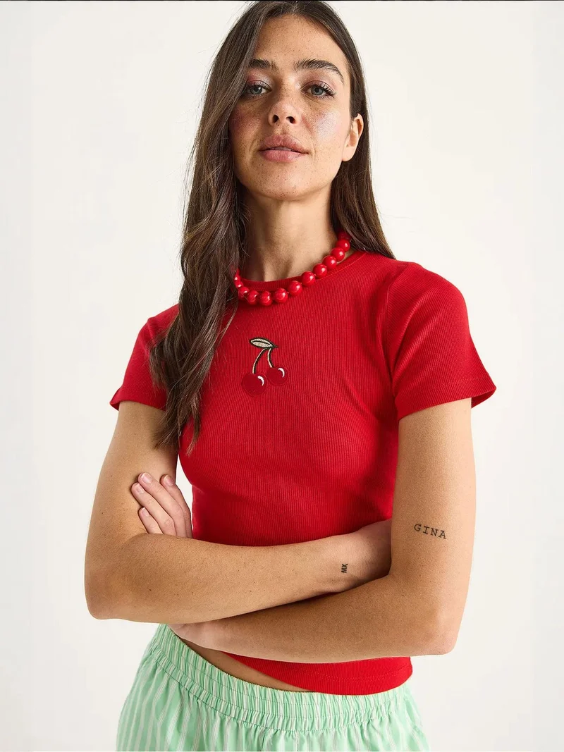 Bianco Lucci LUCCI Embroidered Ribbed Crop Top