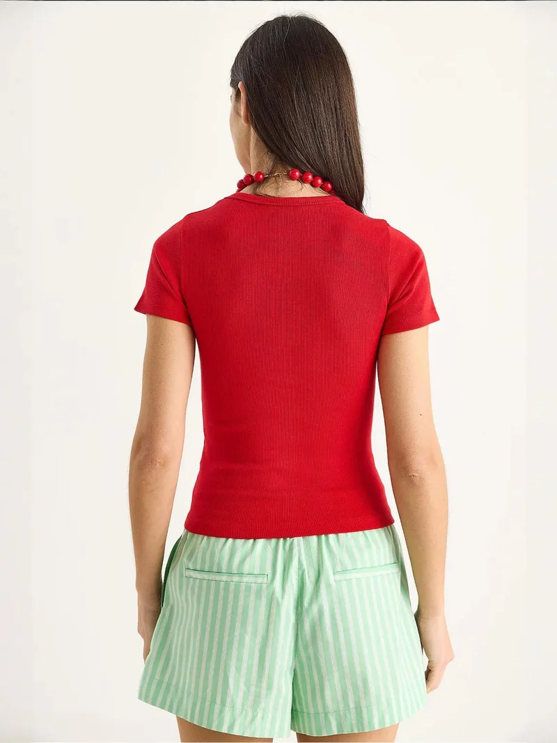 Bianco Lucci LUCCI Embroidered Ribbed Crop Top