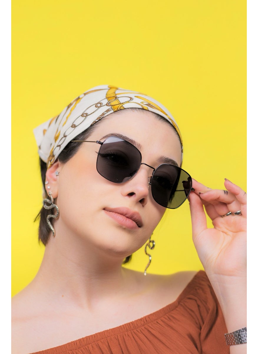 Focus On Gaia Black Sunglasses  - Image 5