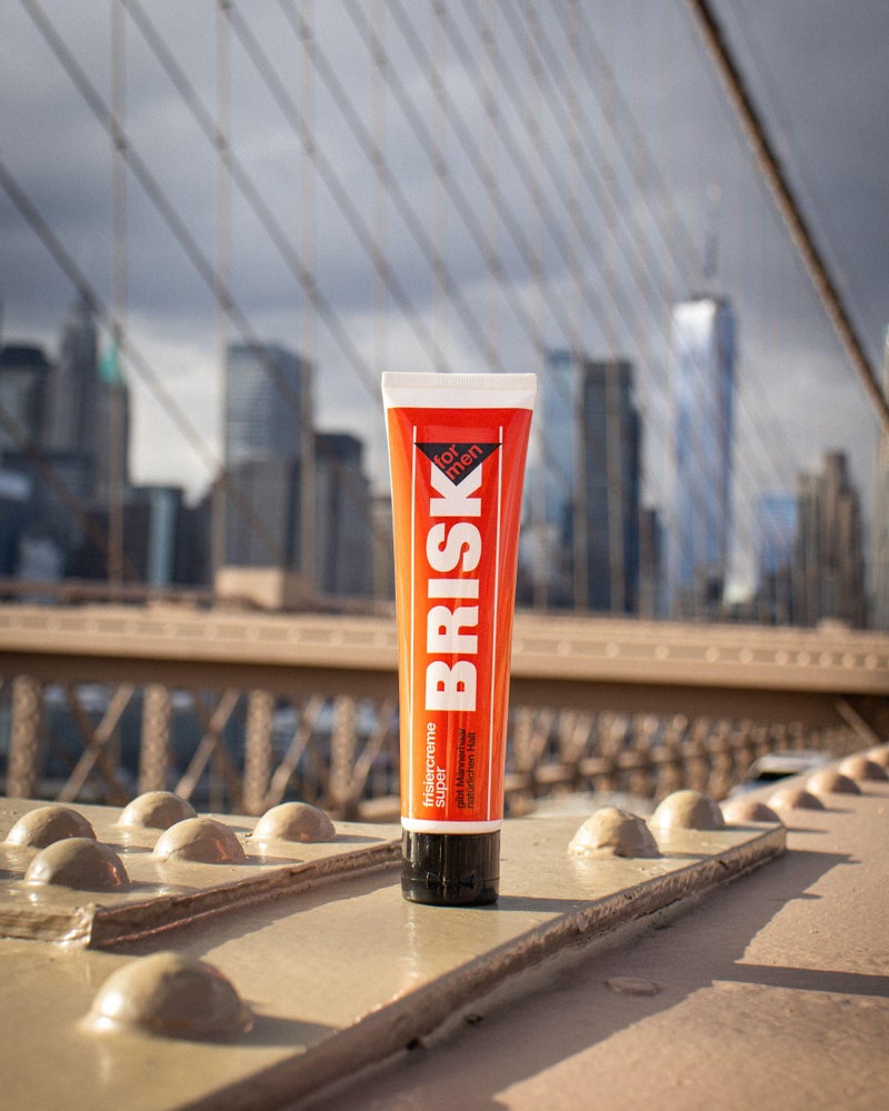 BRISK كريم تصفيف الشعر بريسك سوبر - كريم تصفيف الشعر برائحة ذكورية وعشبية لشعر مغذى - يحافظ على شكل الشعر بسهولة دون لصق - أنبوب 100 مل - Image 4