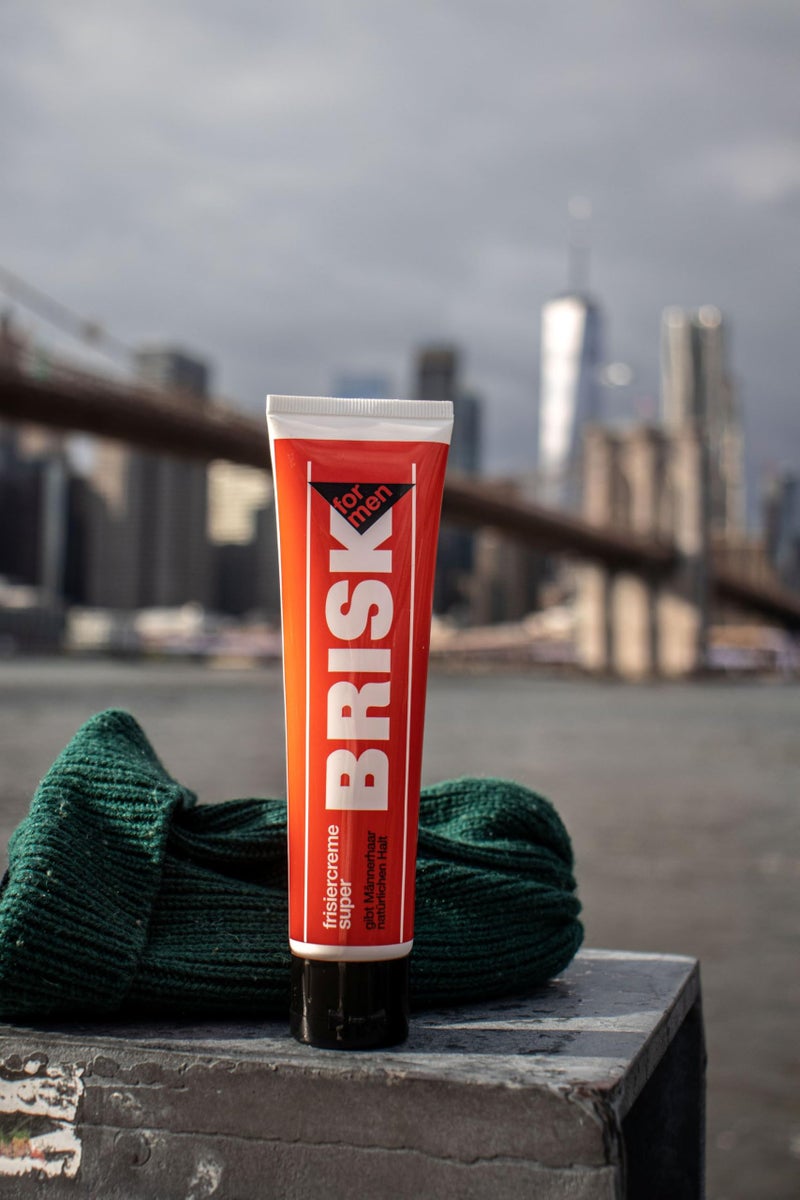BRISK كريم تصفيف الشعر بريسك سوبر - كريم تصفيف الشعر برائحة ذكورية وعشبية لشعر مغذى - يحافظ على شكل الشعر بسهولة دون لصق - أنبوب 100 مل - Image 3