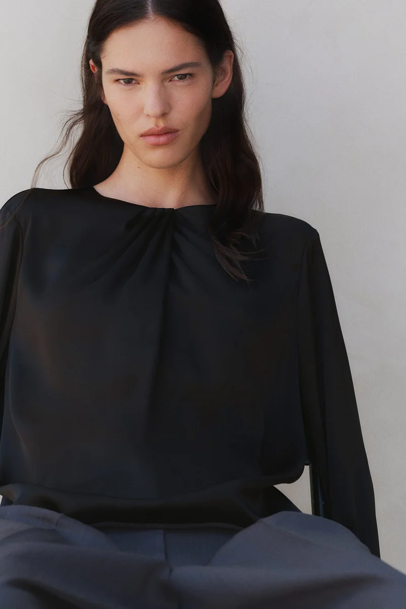 اتش اند ام Pleat-Detail Satin Blouse