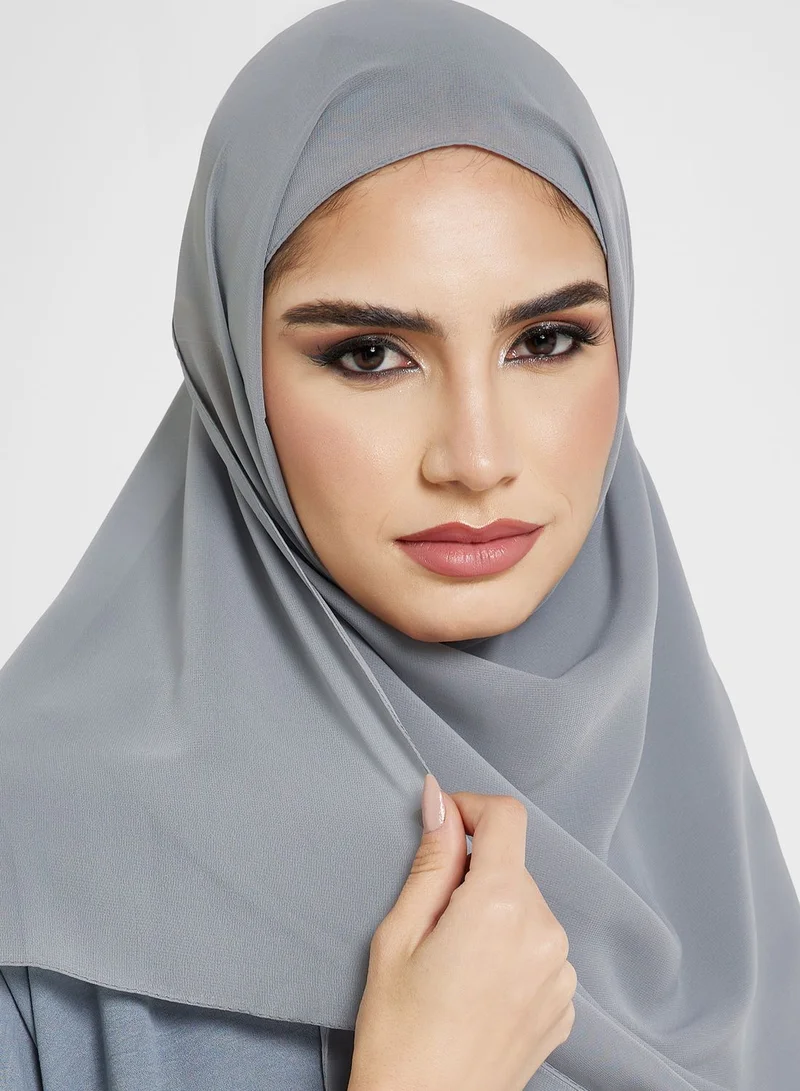 خزانة عباية بنمط كتل الألوان
