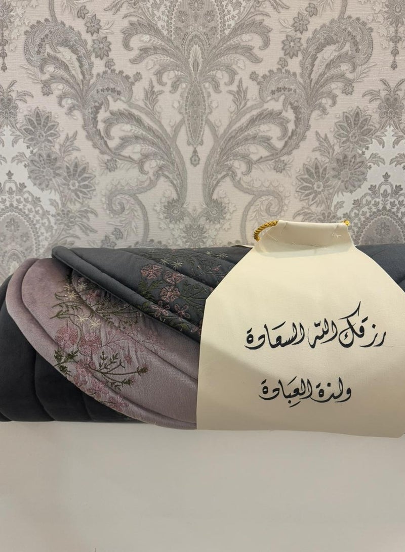 2-piece embroidered prayer rug in different colors - Image 1