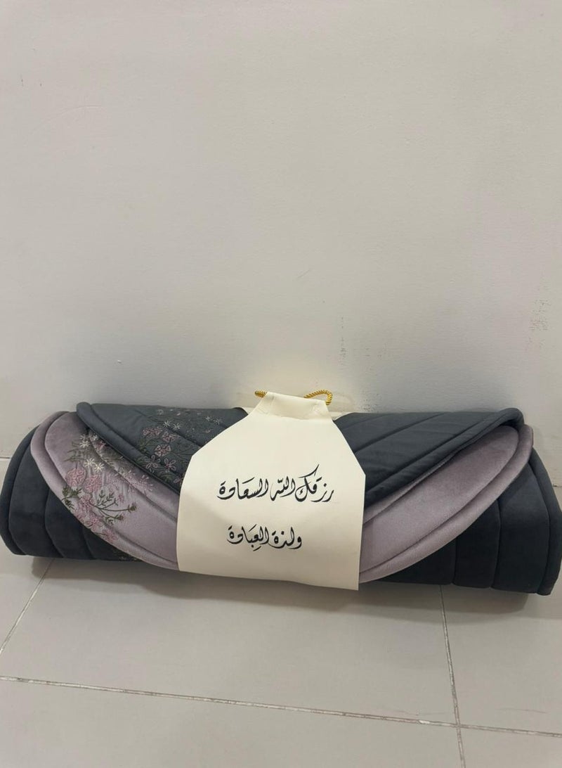 2-piece embroidered prayer rug in different colors - Image 2