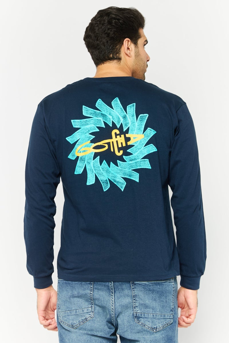 Gotcha تي شيرت رجالي بأكمام طويلة وياقة دائرية بطباعة جرافيك، أزرق داكن - Image 4