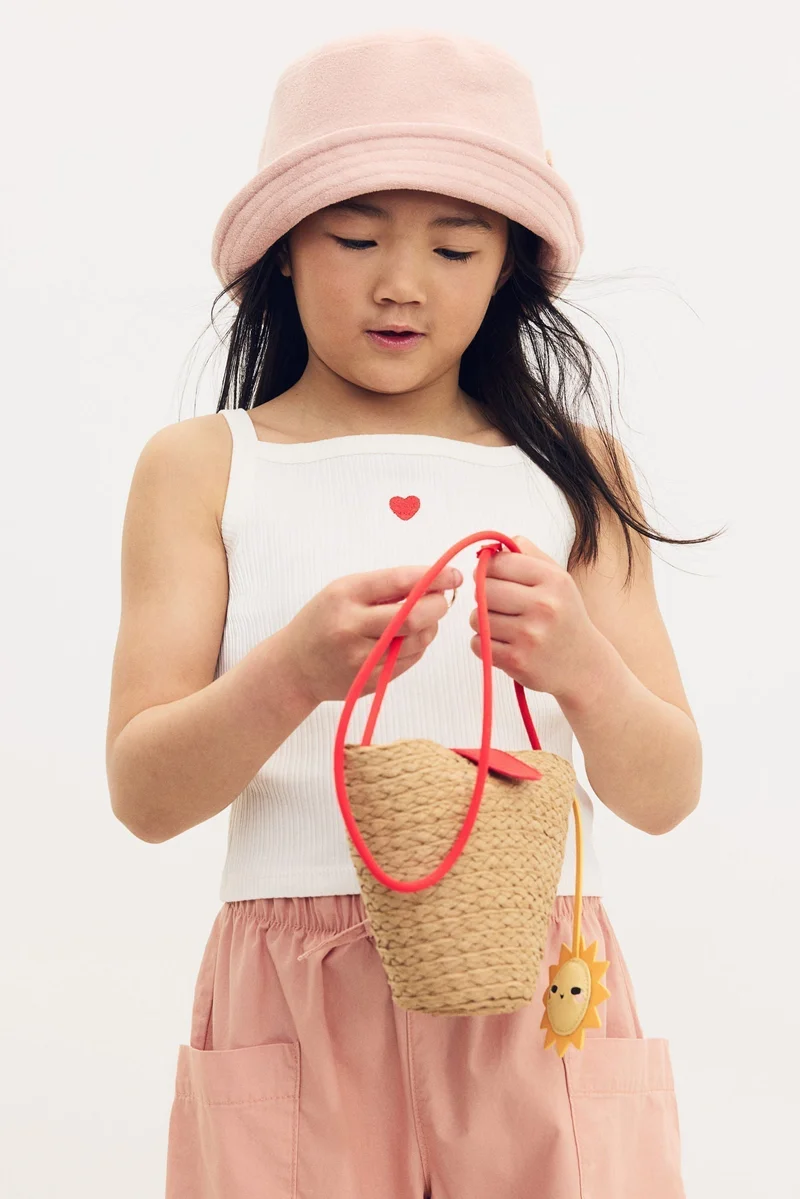 اتش اند ام بلوزة بحمالات بتفاصيل مطرزة