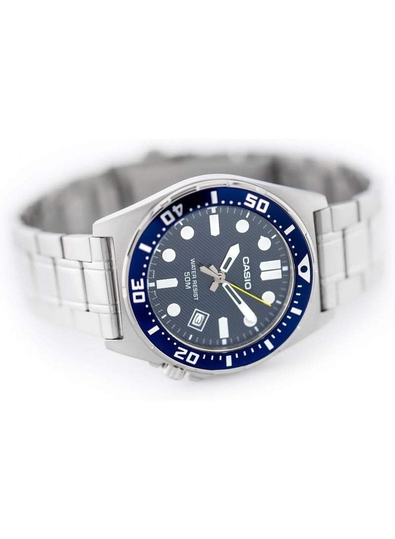 CASIO Standard Analog Men's Watch MTD‑135D‑2AVDF, 43.6 mm Blue Dial & Stainless Steel Band, Date, 50 m WR - Image 3