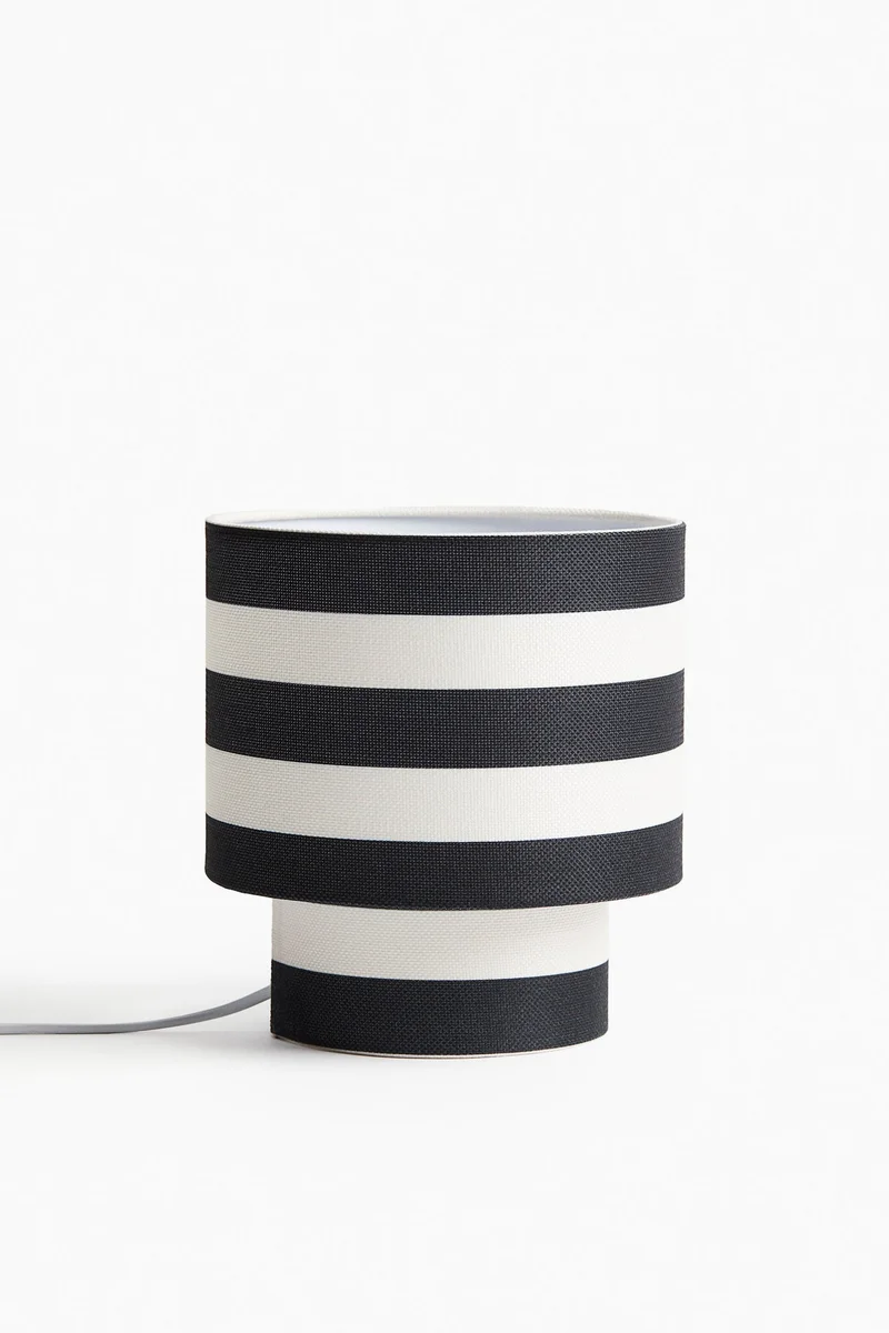 اتش اند ام مصباح طاولة مغطى بنسيج منقوش