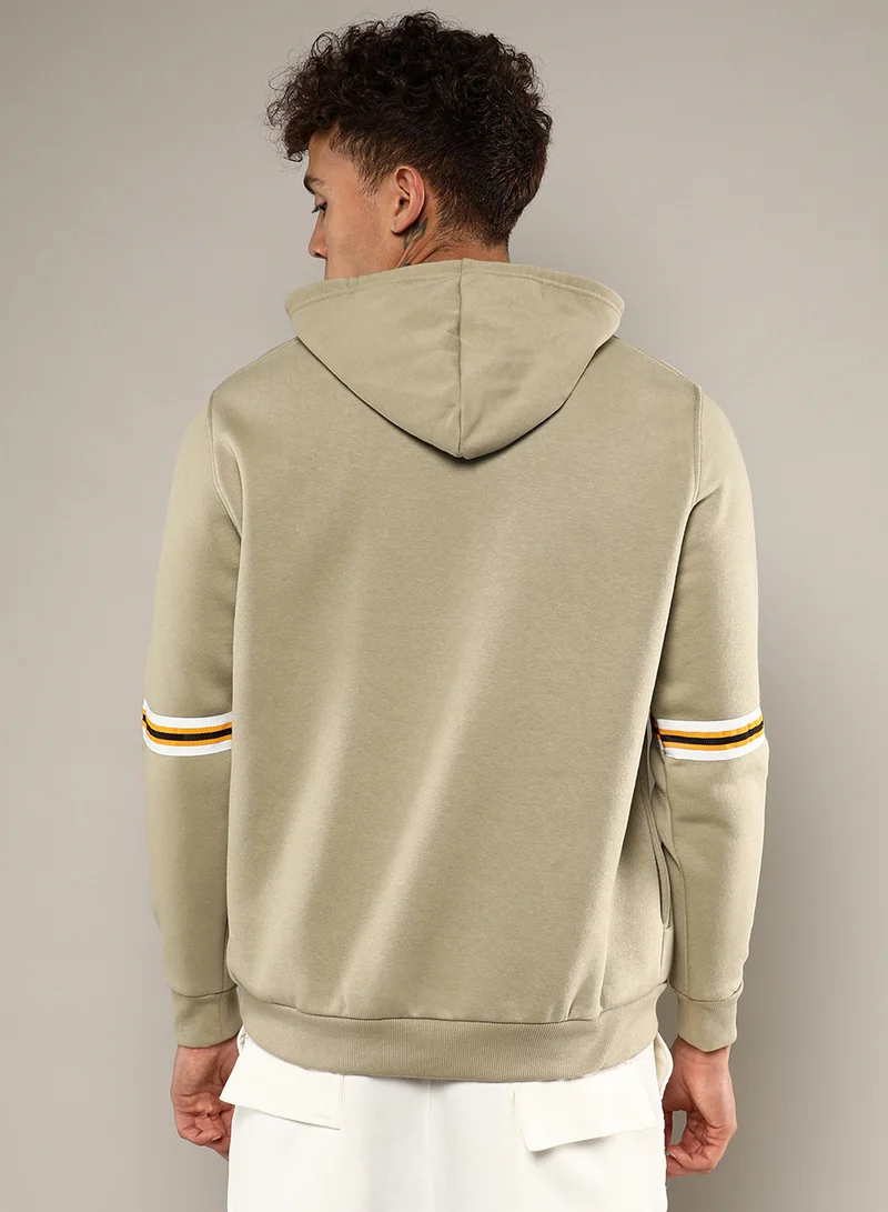 Campus Sutra Men's Beige Pullover Hoodie With Contrast Striped Sleeve
