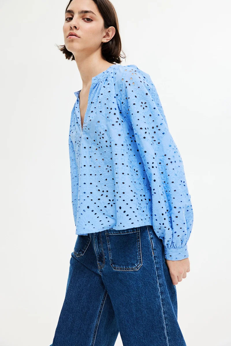 اتش اند ام بلوزة بتطريزات مفتوحة