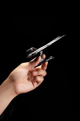 Daron SR-71 Blackbird Die-Cast Metal Model – 1:200 Scale Strategic Reconnaissance Aircraft Replica with Display Stand, Highly Detailed, 6.2” Length x 3.2” Wingspan, Adult Collectible Ages 14+ - Image 2
