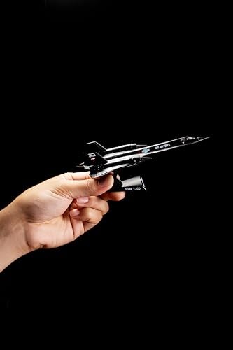 Daron SR-71 Blackbird Die-Cast Metal Model – 1:200 Scale Strategic Reconnaissance Aircraft Replica with Display Stand, Highly Detailed, 6.2” Length x 3.2” Wingspan, Adult Collectible Ages 14+ - Image 5