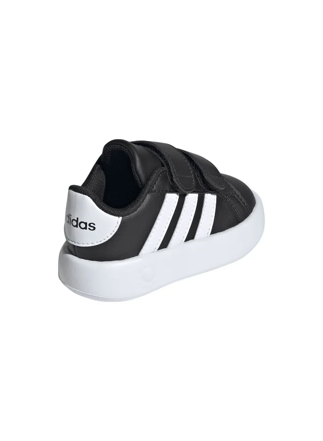 adidas حذاء رياضي أسود للأطفال جراند كورت .