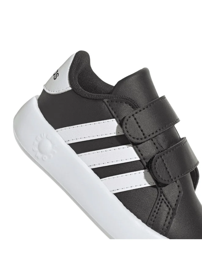 adidas حذاء رياضي أسود للأطفال جراند كورت .