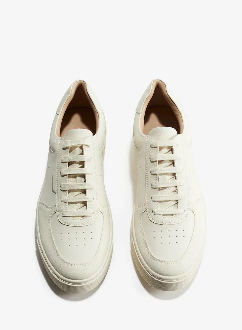 اتش اند ام أحذية رياضية