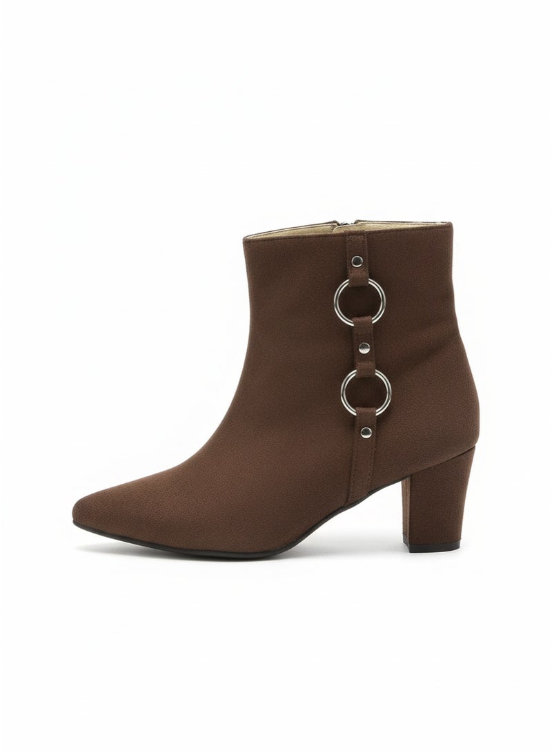 Vbranda Elegant ankle boots with metallic ring details - Image 3