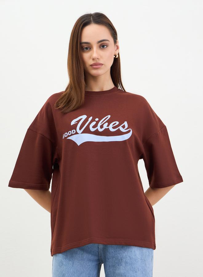 Styli Women Oversized Brown Slogan Print T-Shirt - Image 3