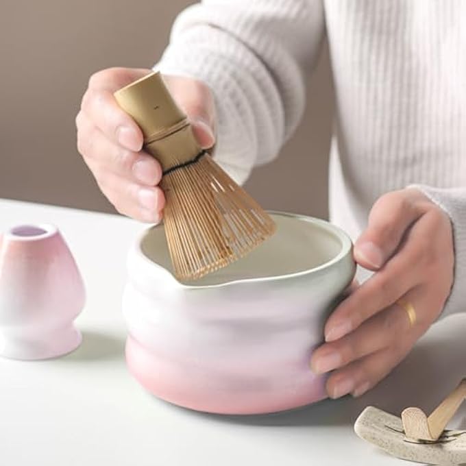 ريحني مجموعة خفاقة ووعاء ماتشا يابانية من 10 قطع من الخيزران، حامل شاي ماتشا، مجموعة أدوات ماتشا، مجموعة هدايا ماتشا، مجموعة مسحوق ماتشا لمحبي الماتشا، صناعة يدوية تقليدية، لون وردي باهت - Image 3