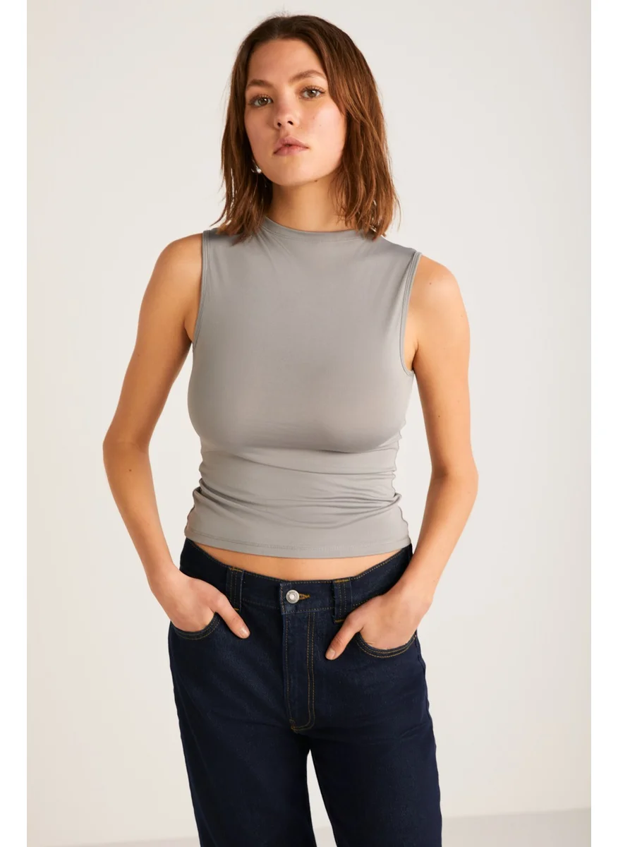 جريميلانج Monday Women's Sleeveless Crew Neck Gray Blouse