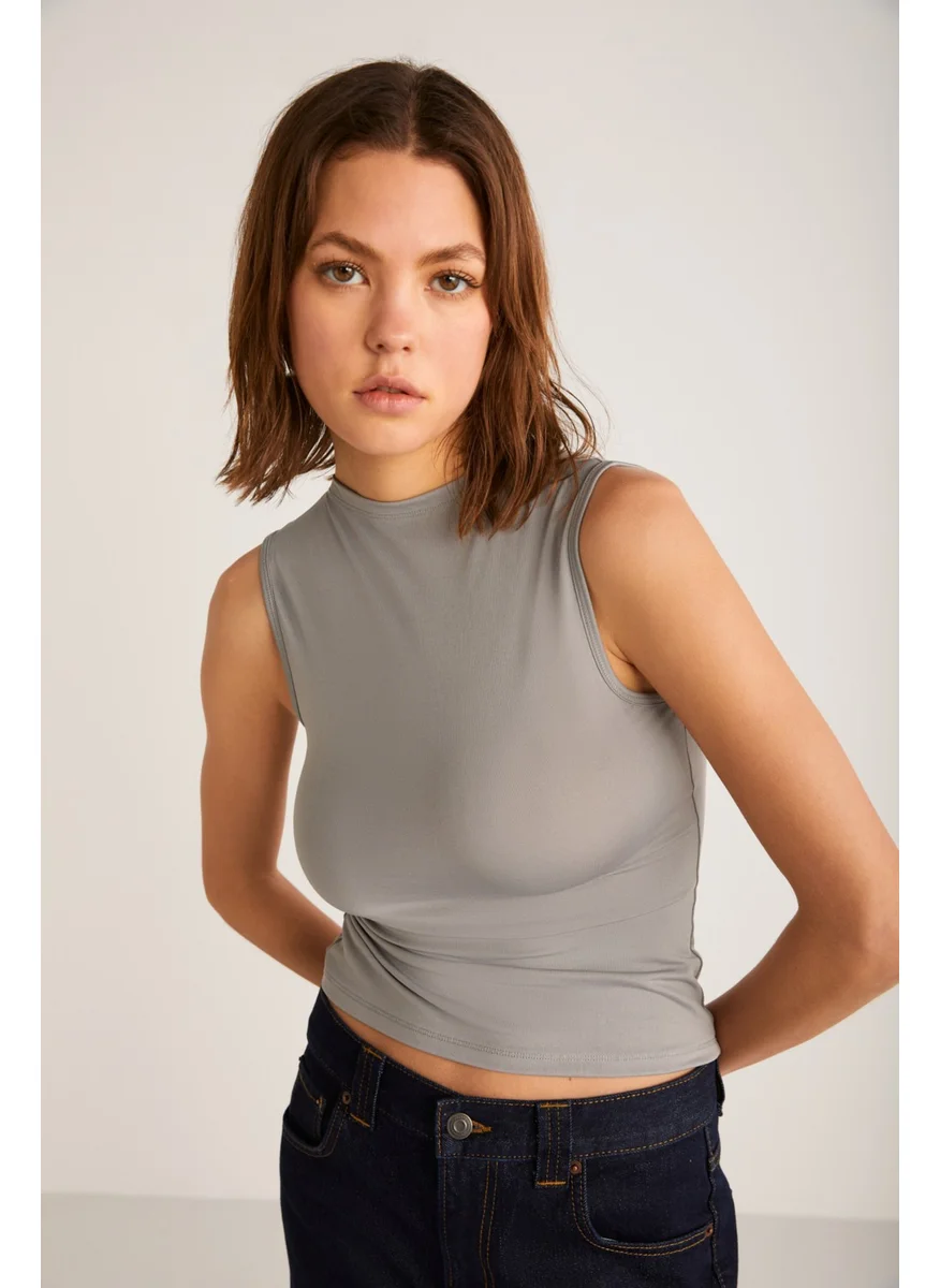 جريميلانج Monday Women's Sleeveless Crew Neck Gray Blouse
