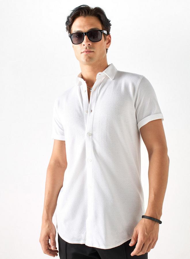 ايكونيك قميص بارز الملمس بياقة عريضة وأكمام قصيرة من آيكونيك - Image 1