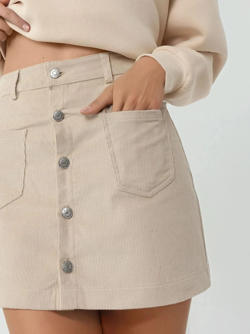 زوبعة تنورة قصيرة مستقيمة بخصر مرتفع وإغلاق بأزرار