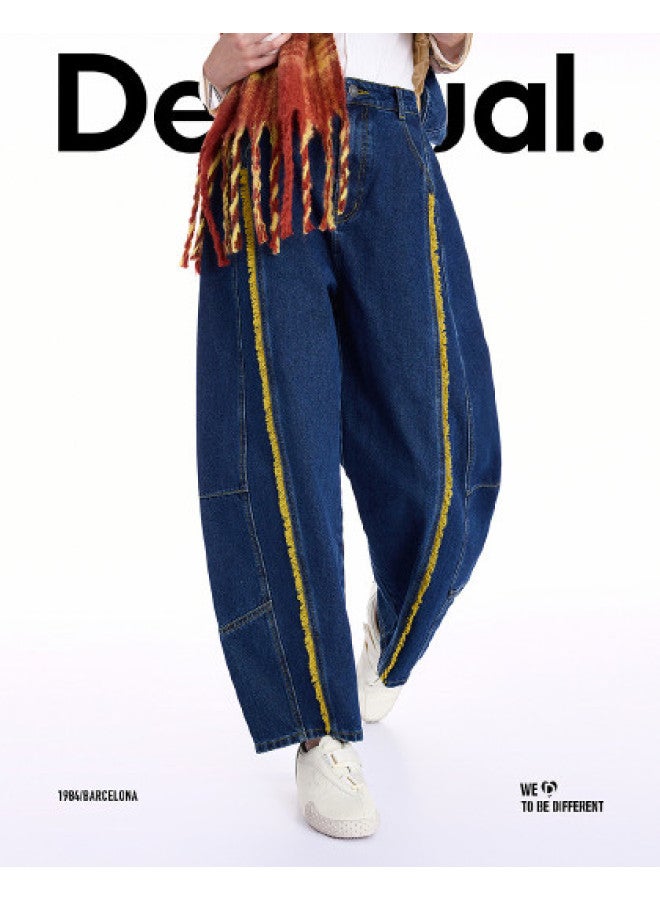 DESIGUAL جينز نسائي بقصة فضفاضة مع حواف ممزقة بتصميم ملون - جديد لخريف/شتاء 25 - Image 1