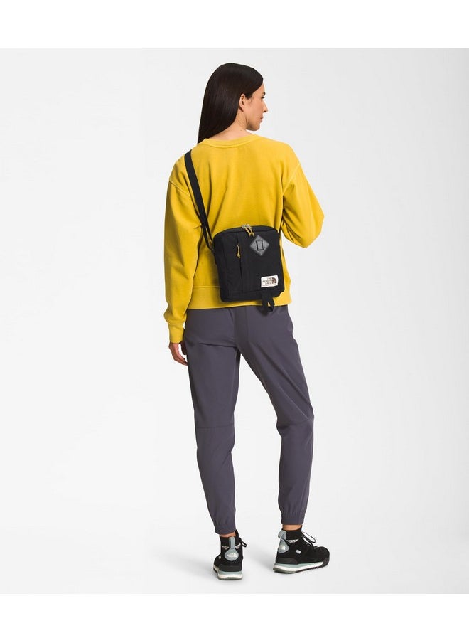 ذا نورث فيس - حقيبة بيركلي كروس بودي من THE NORTH FACE - خالية من PFAS، TNF أسود/ذهبي معدني-NPF، مقاس واحد - Image 1