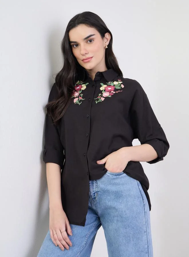 ستايلي قميص بقصة واسعة مطرز مع أكمام قابلة للطي