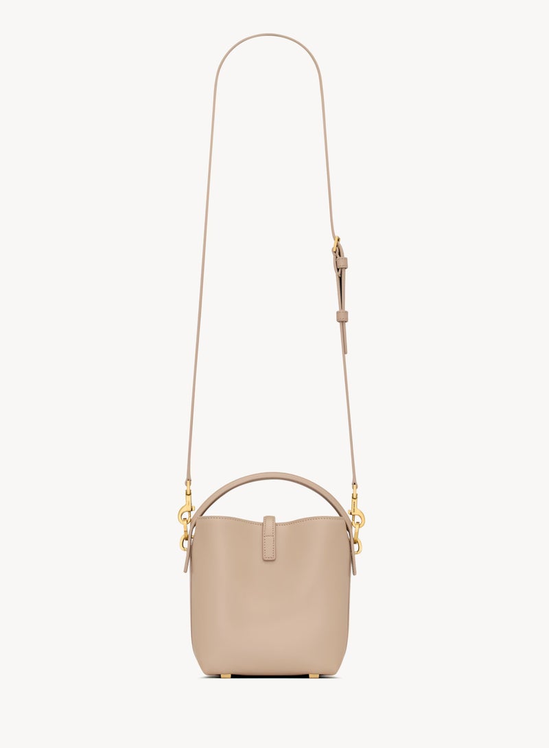 ایو سن لوران حقيبة دلو لو 37 YSL من الجلد الناعم - Image 3