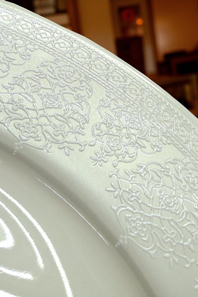 تراست طقم عشاء من البورسلين مكوّن من 32 قطعة باللون الأبيض؛ 8 قطع أطباق عشاء مقاس 27 سم، 8 قطع أطباق شوربة مقاس 22 سم، 8 قطع أطباق جانبية مقاس 20.5 سم، 8 قطع سلطانية مقاس 14 سم. - Image 4