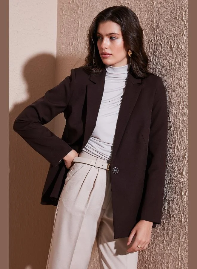 ليلا جاكيت بليزر نسائي بياقة قميص عادية وبطانة مزخرفة بتفاصيل مميزة