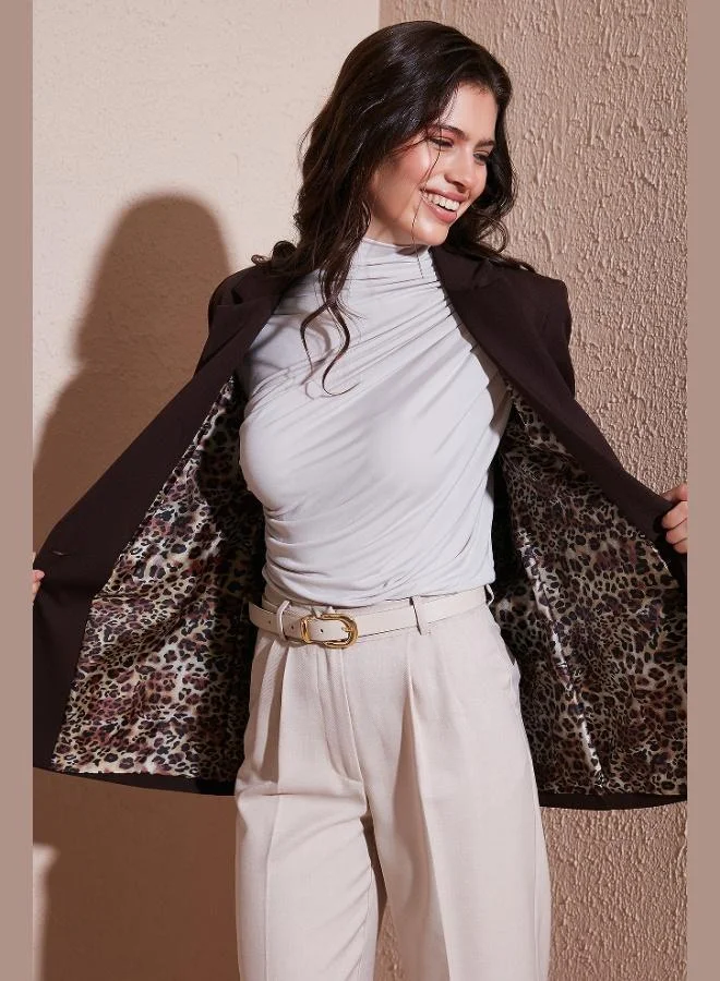 ليلا جاكيت بليزر نسائي بياقة قميص عادية وبطانة مزخرفة بتفاصيل مميزة