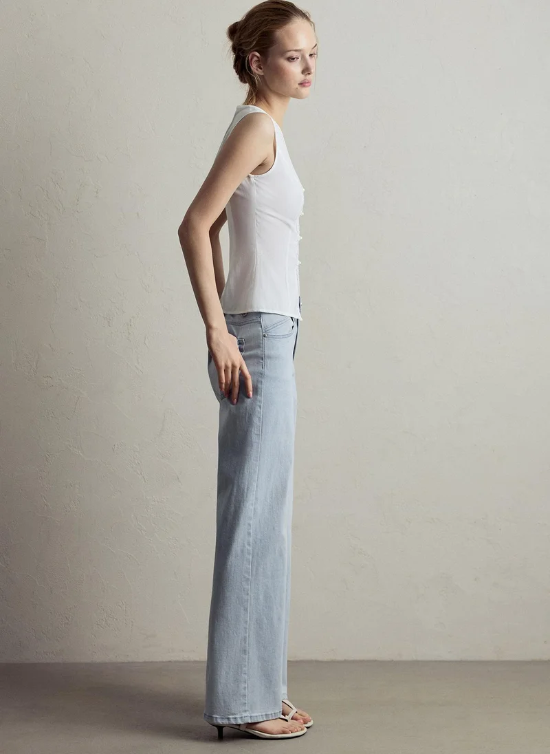 Lichi  Straight light-wash denim jeans for Women | Best Price UAE