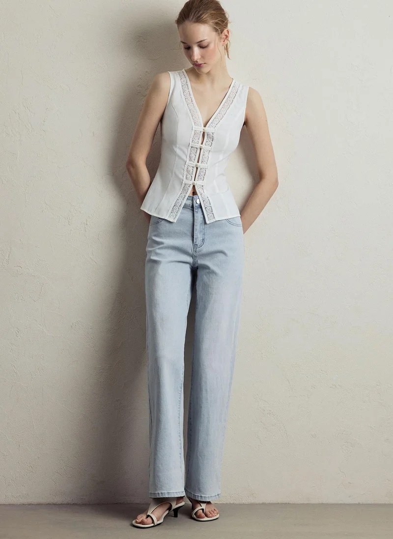 Lichi  Straight light-wash denim jeans for Women | Best Price UAE