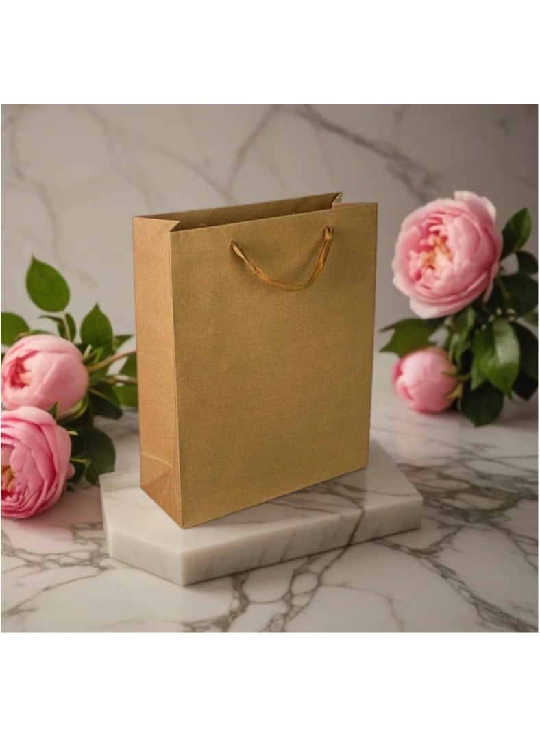 كيس ورق، كيس ورقي واحد، كيس هدايا متوسط الحجم و متعدد الاستخدامات، كيس بني اللون مناسب للاستخدام في عدة مناسبات مثل الدراسة و العمل و التسوق 33x24 سم. - Image 1