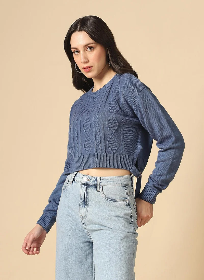 جلو باص كنزة نسائية قصيرة من الأكريليك محبوكة بياقة مستديرة وأكمام طويلة بتفاصيل ربط وحافة منحنية